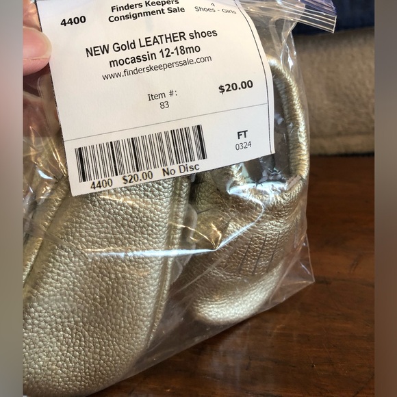 NEW LEATHER gold moccasins size 12-18 month - Picture 3 of 3